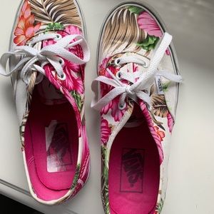 vans woman’s old school sneaker